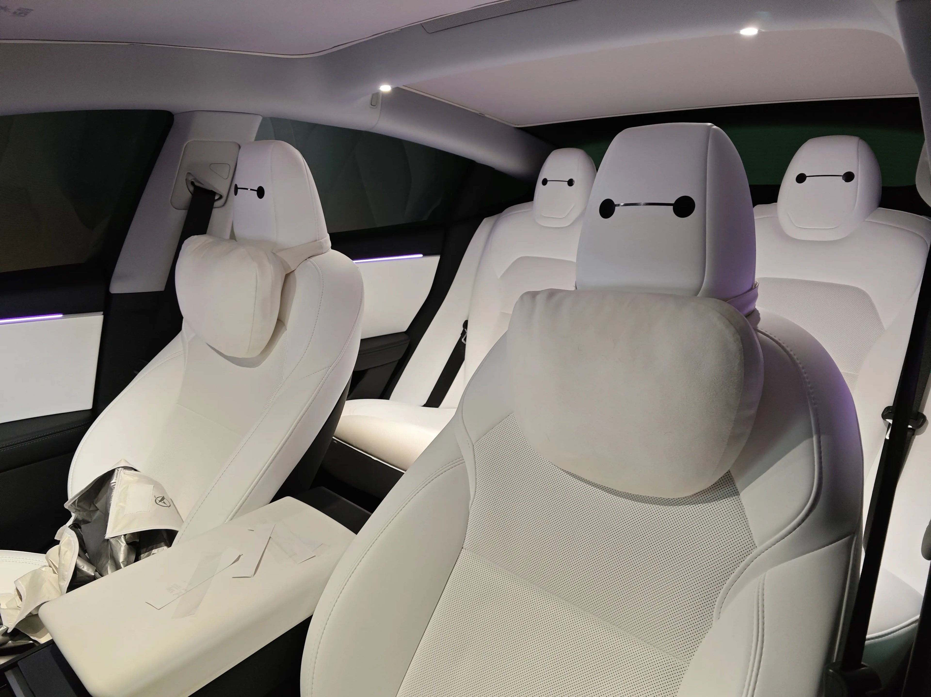 Christmas Hat for Tesla Model 3/X/S/Y Seats (2 hats with 2 pair of eyes) - Teskay